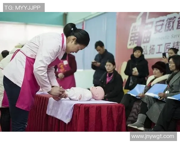 月嫂服务全解析：从产后护理到婴儿抚养，如何选择专业月嫂提升家庭幸福感